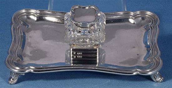 A Victorian silver inkstand, by Edward Barnards & Sons, length approx. 189mm, weight 7.3oz/230grms.